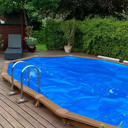 Med Udendors Pool Holiday home